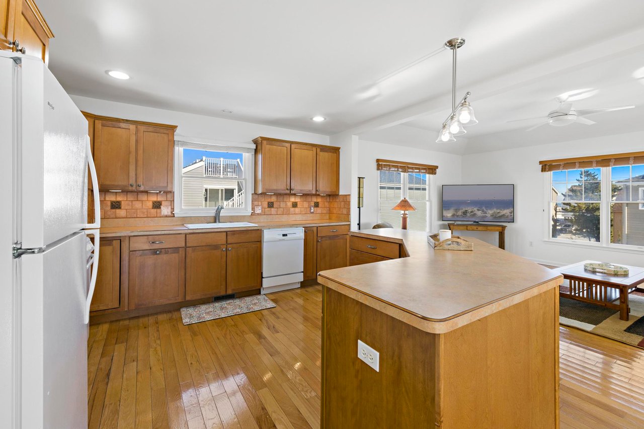 7 W Julia Ave, Long Beach Twp