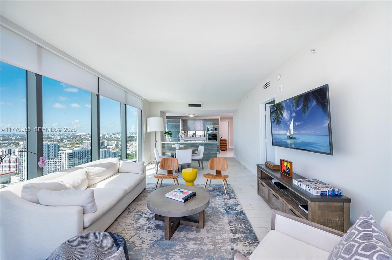 miami-icon-bay-condo-sold-living-area