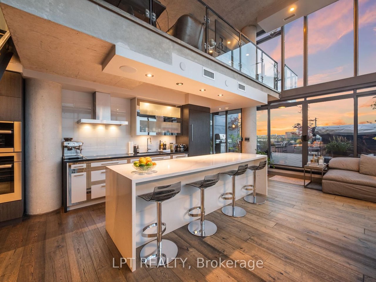 PENTHOUSE LUXURY IN KING WEST