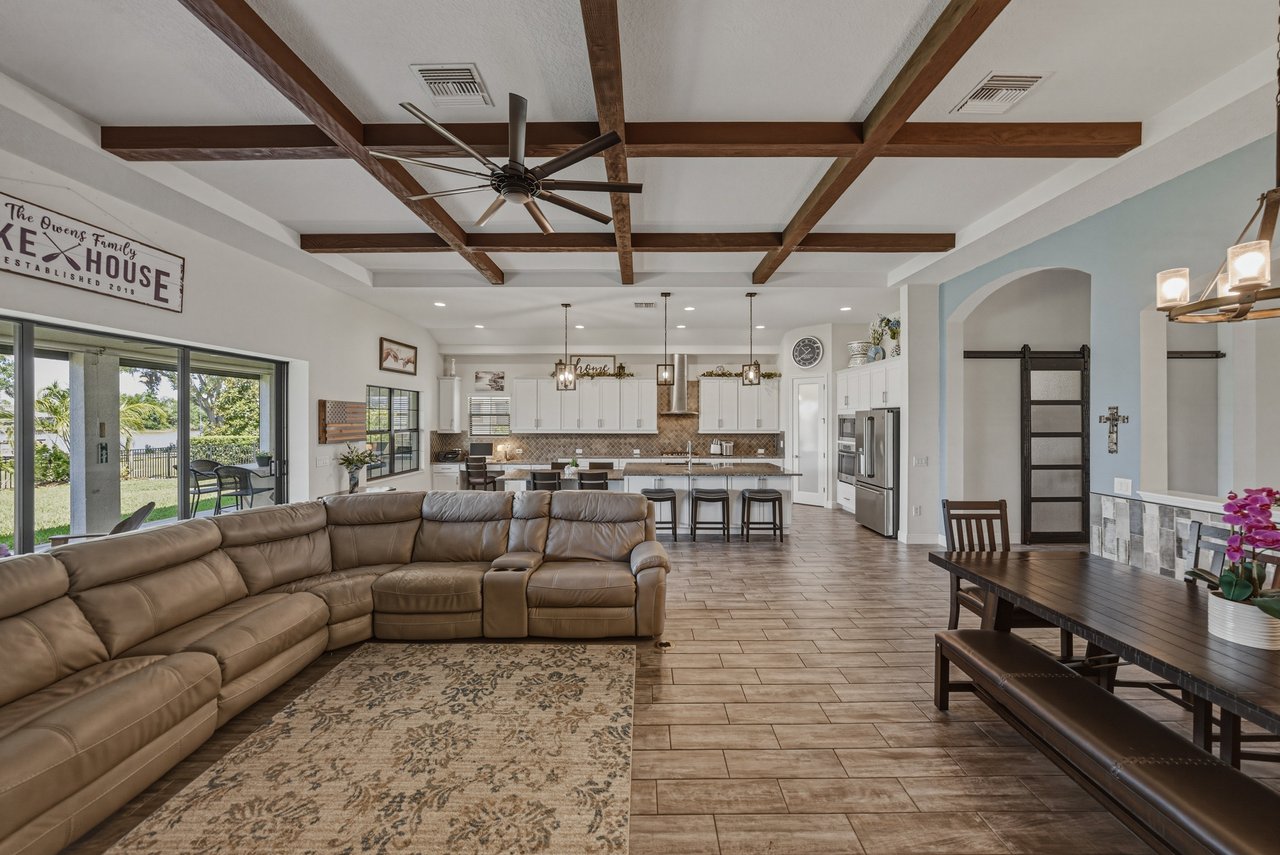 6743 Sunset Vista Way 