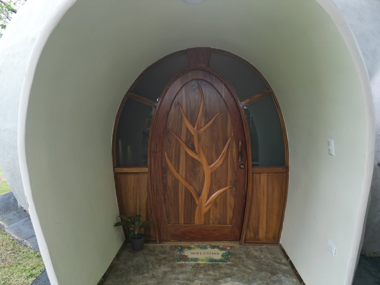 0.07 Acres – Unique 2 Bedroom Dome With Pool Walking Distance To The Beach!!!