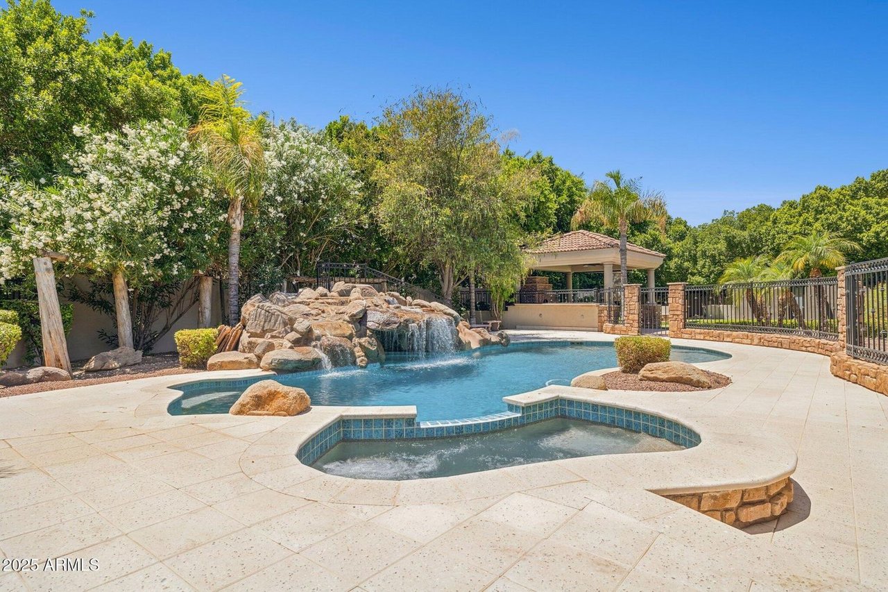 3731 E Halifax Cir 85205