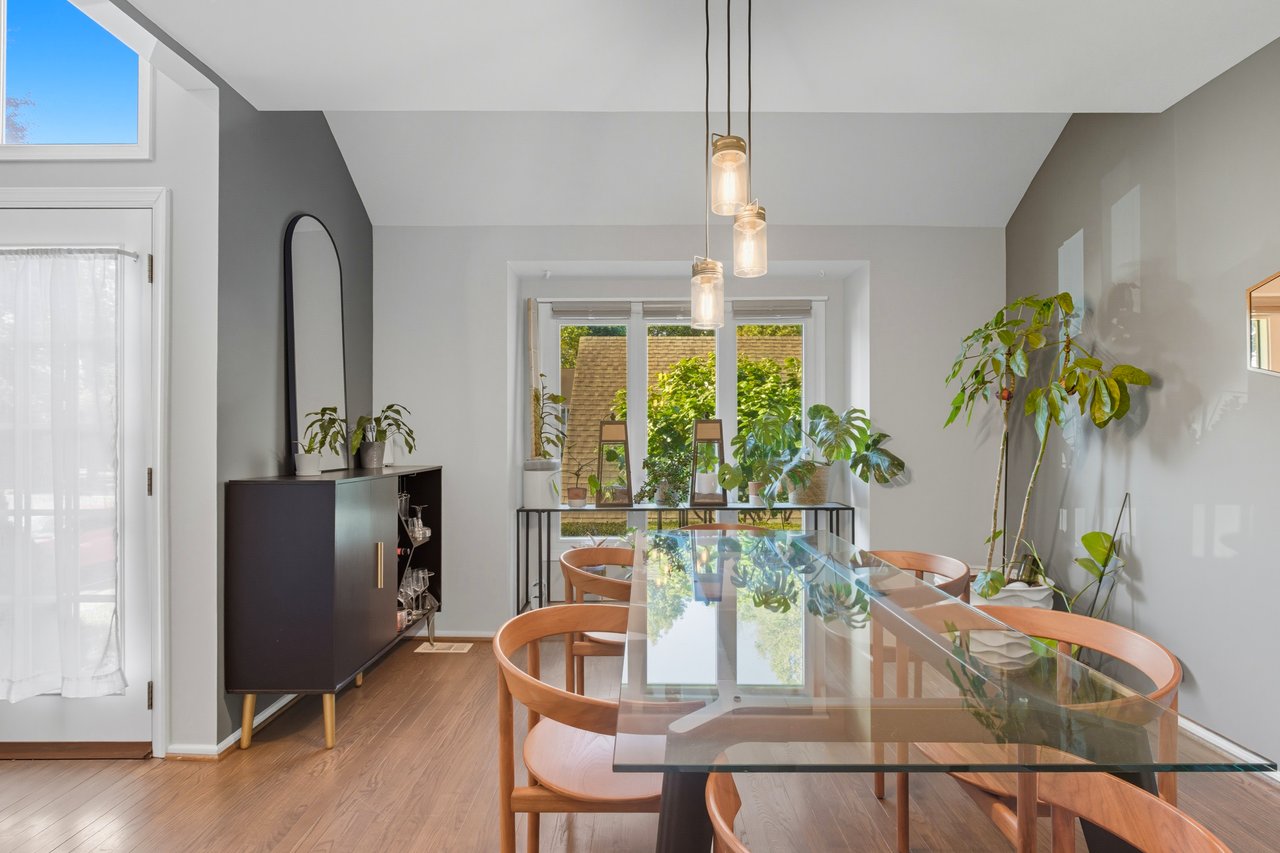 Turnkey 2 Bed Townhome plus Den & Designer Finishes 
