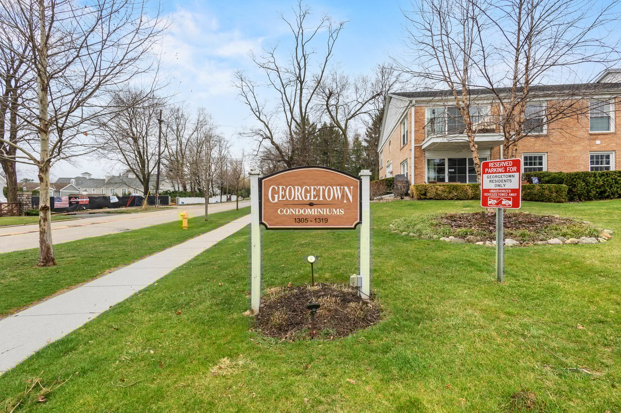 1305 W. Main St. Unit 202 Lake Geneva, WI 53147