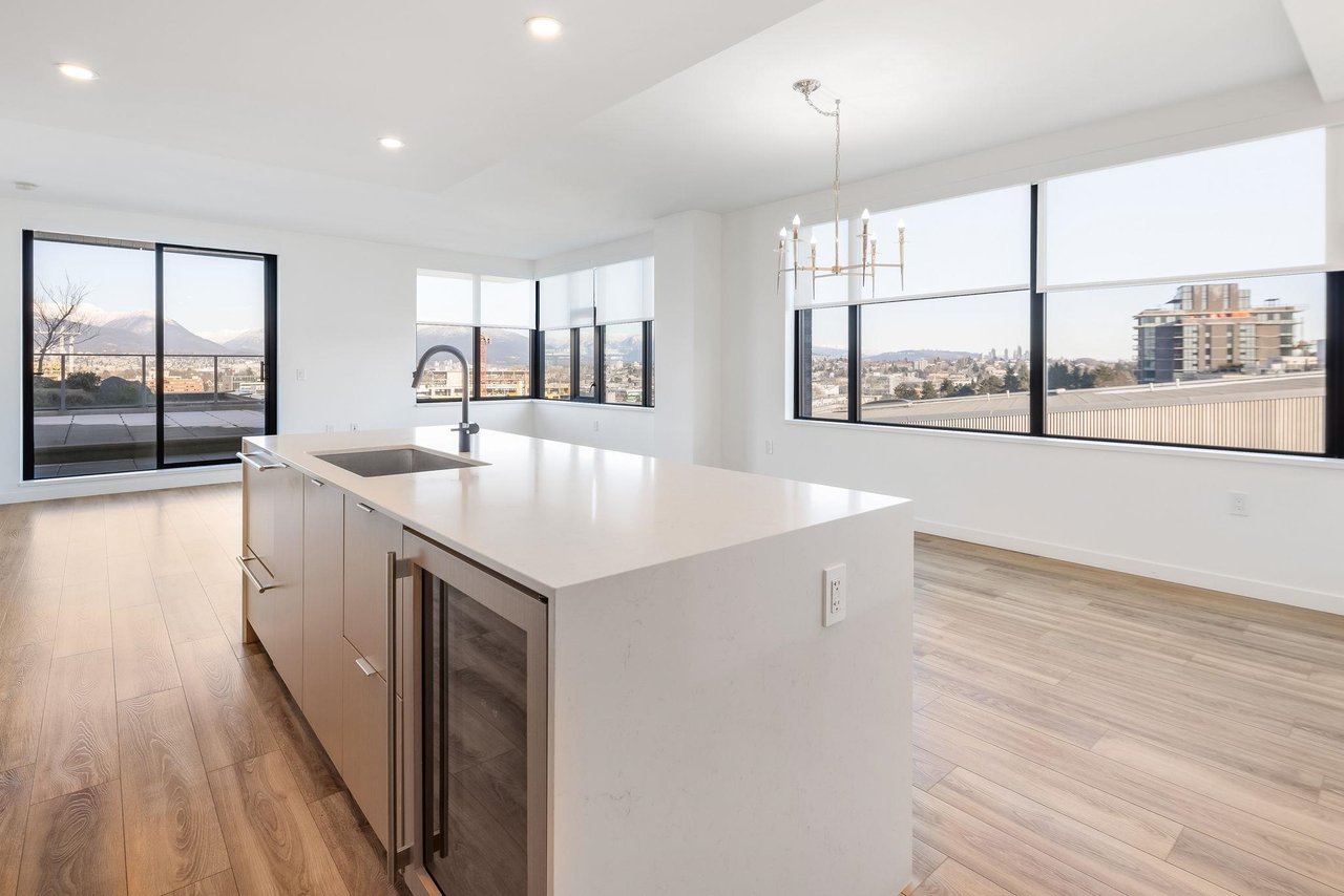 801-210 E 5th Ave
