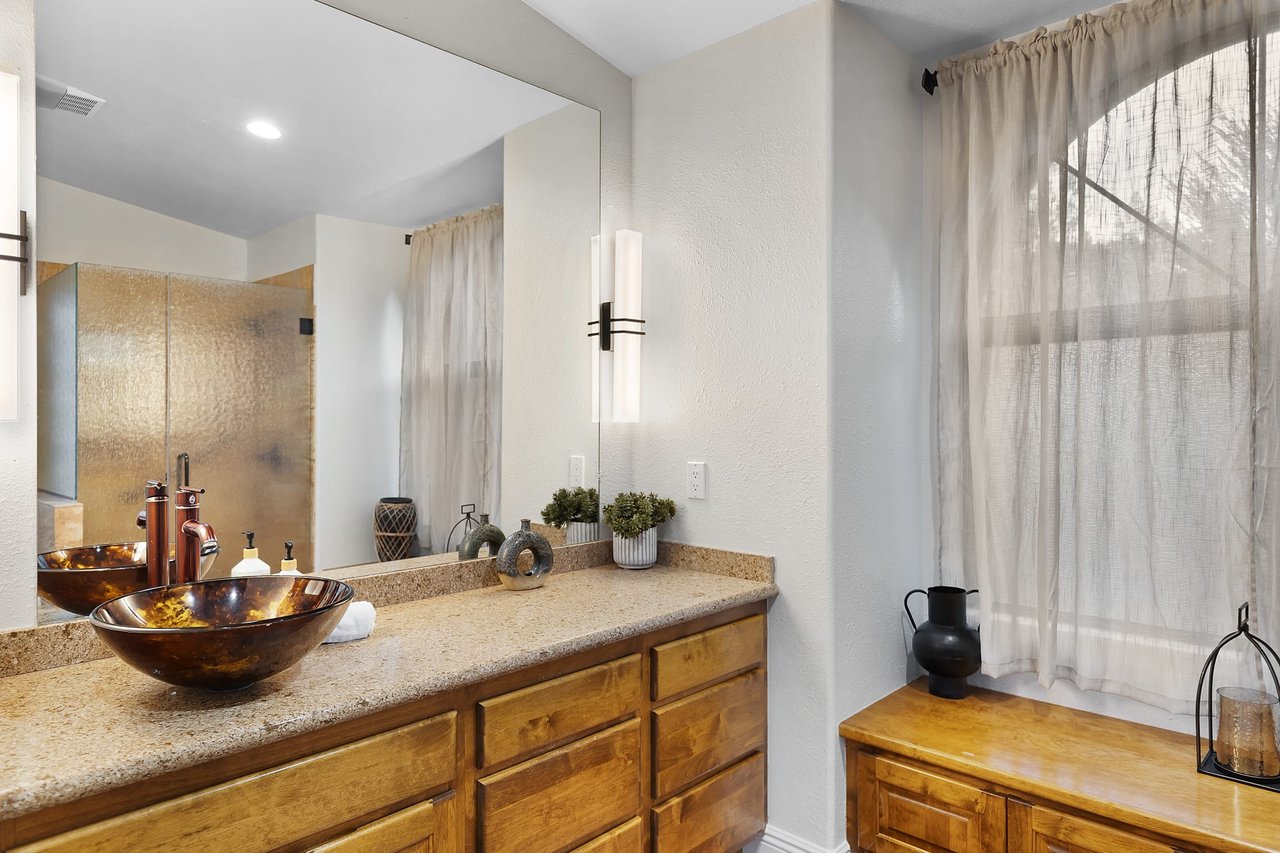 Mammoth Rock Lodge-New Family Home Remodeled, 2 Hot Tubs & Game Room