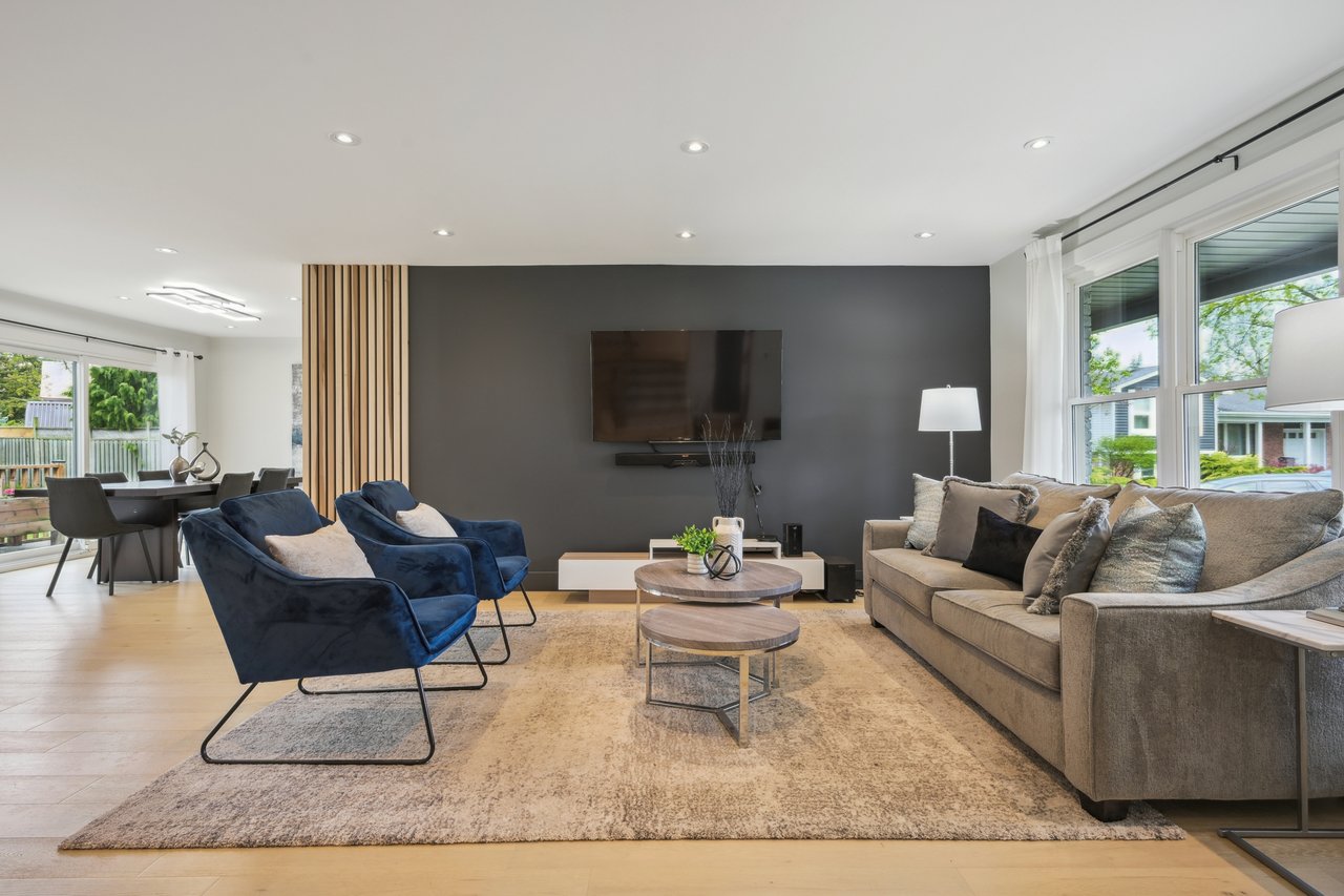 Completely Renovated Sidesplit on an Exclusive Cul-De Sac