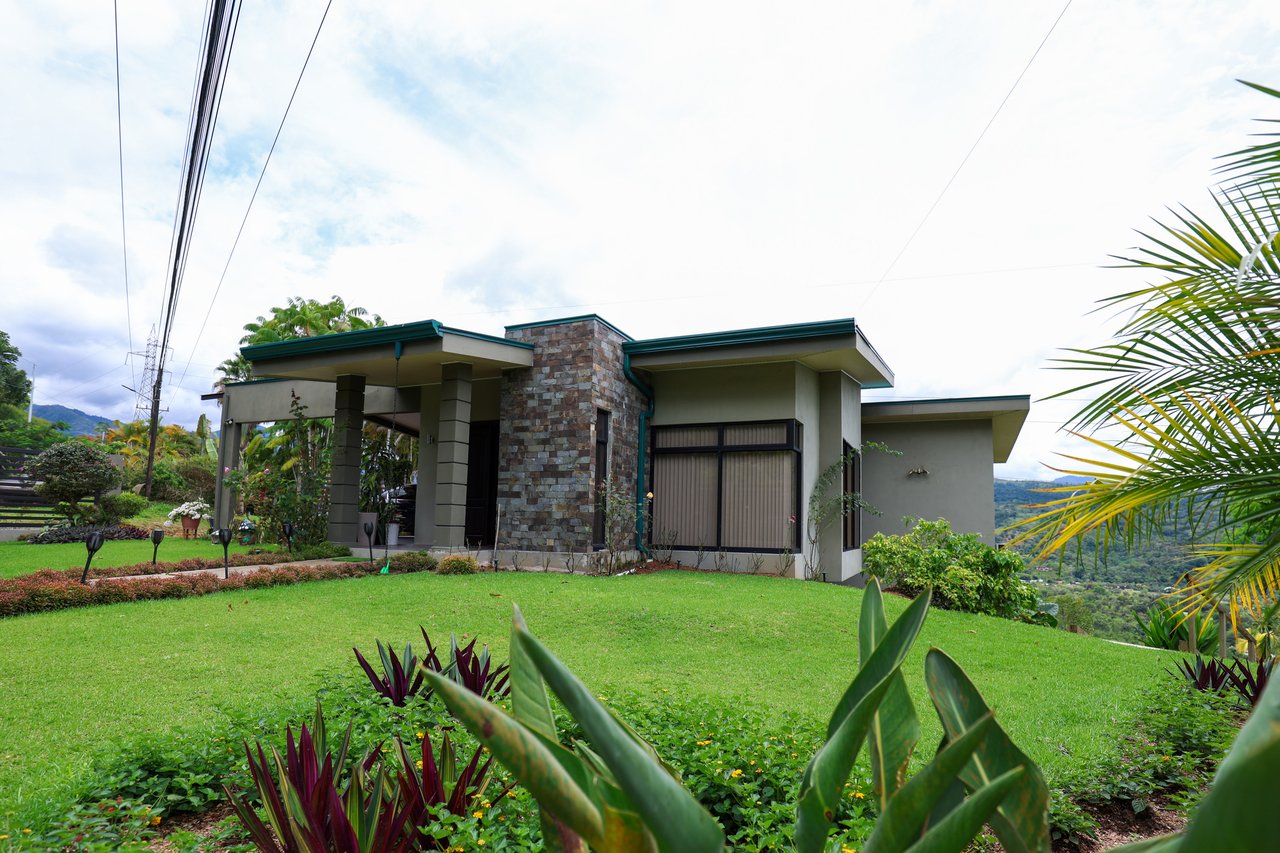 5-BEDROOM CHIRRIPO MOUNTAIN VIEW HOME WITH EASY ACCESS, PREMIUM FINISHES, FRUIT TREES AND LANSCAPED – 0.22 ACRES