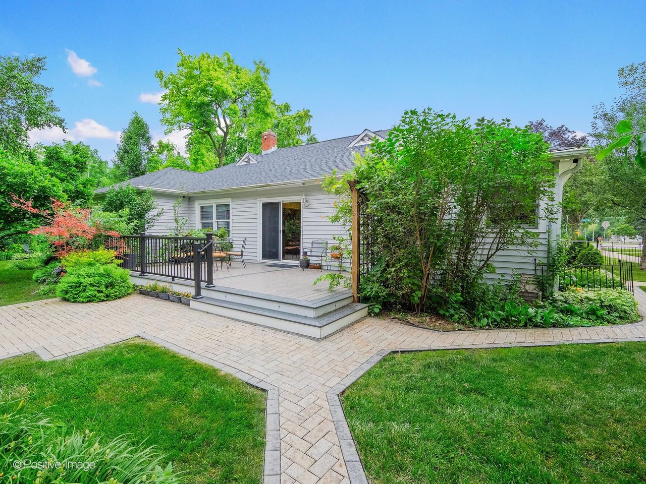 449 Arbor Ave, West Chicago IL: Move-In-Ready Ranch on a Corner Lot in Columbia Park Listed at $479,900