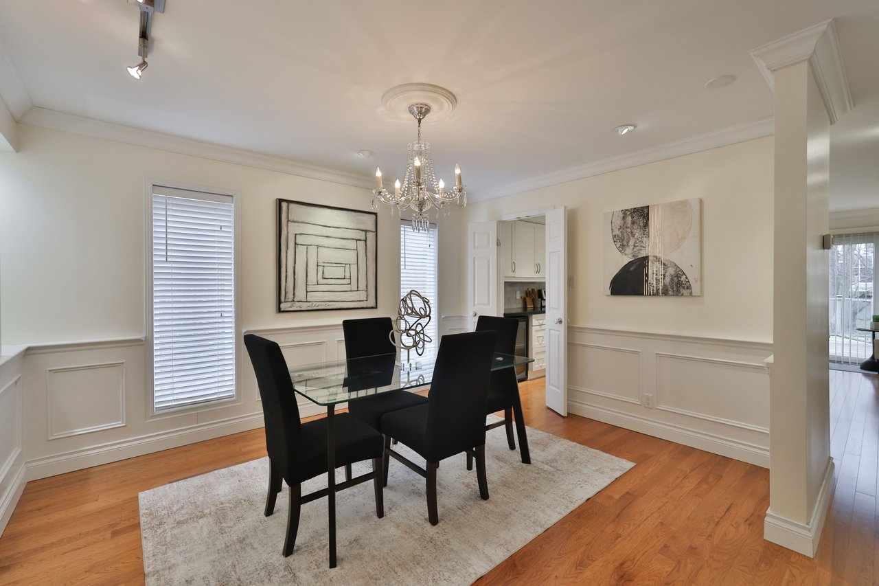 86 Forsythe Street, Oakville