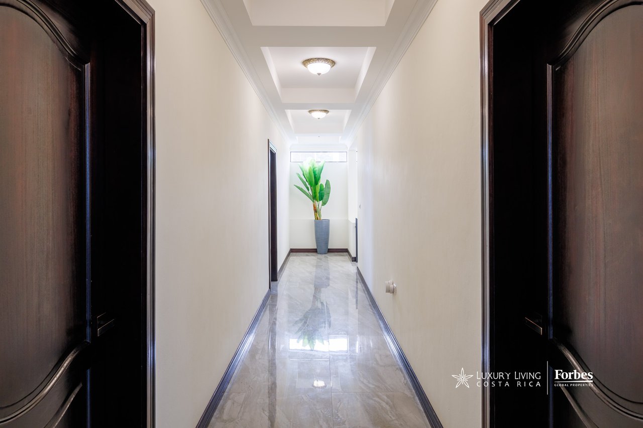 21472 - Fully Furnished Turnkey Luxury Beach Residence, 9 suites, 50 mts from Jaco Beach
