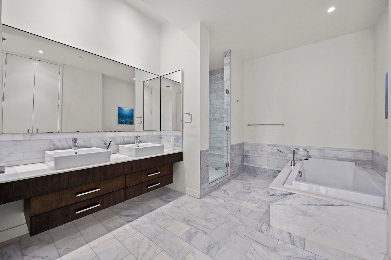 210 Lavaca St#2011