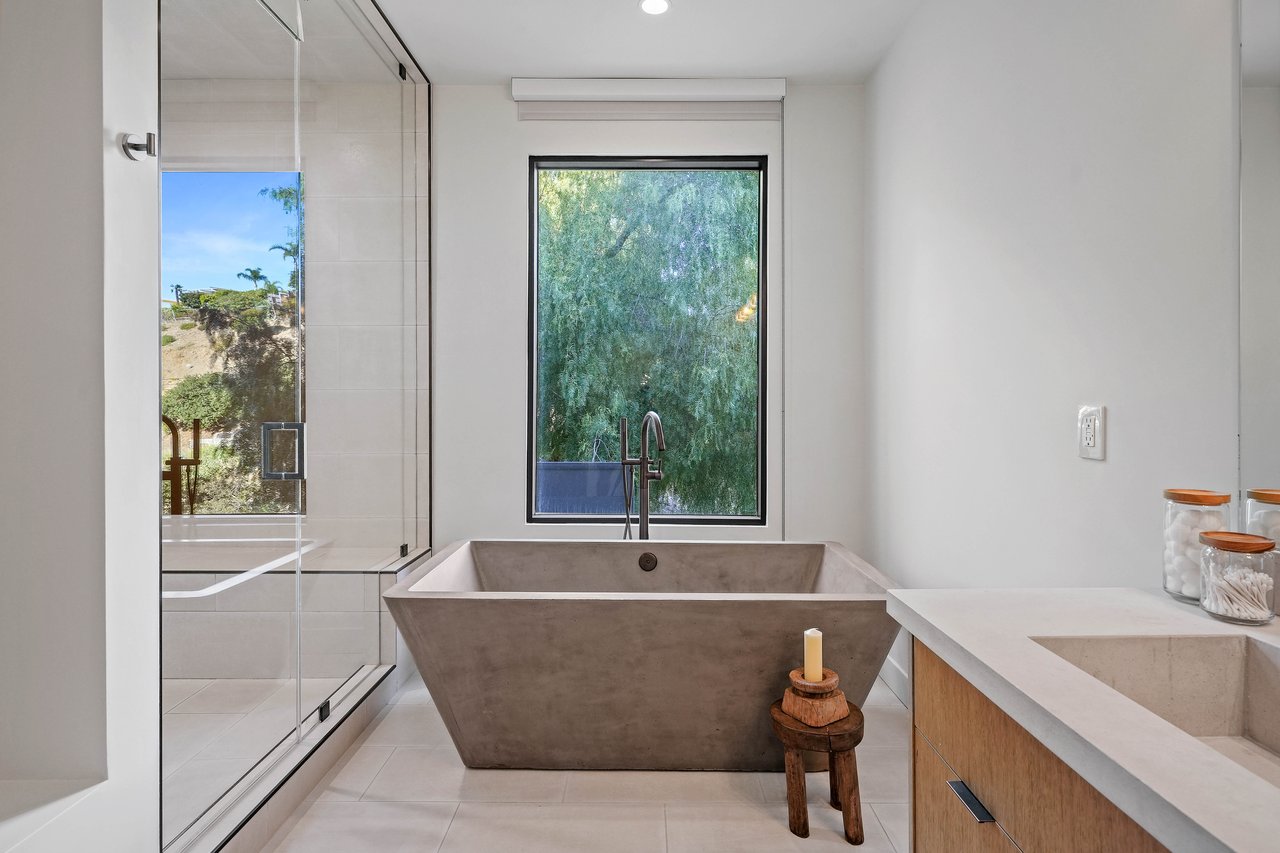7212 Mulholland Dr, Hollywood Hills