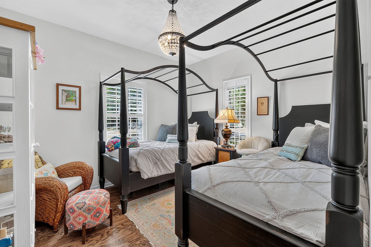 262 E Ridgwood 