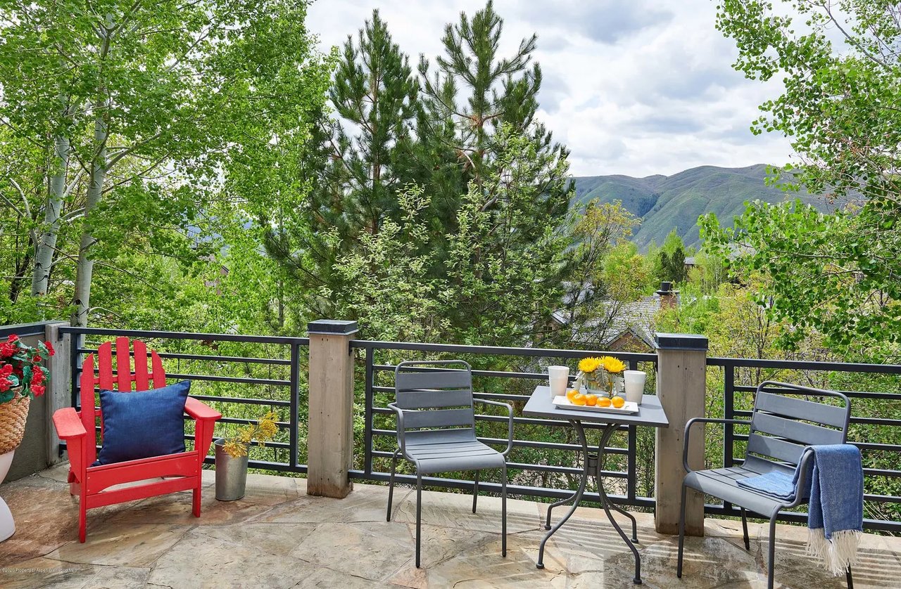 760 Promontory Ln