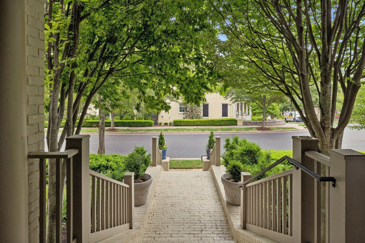 1025 Falling Leaf Cir