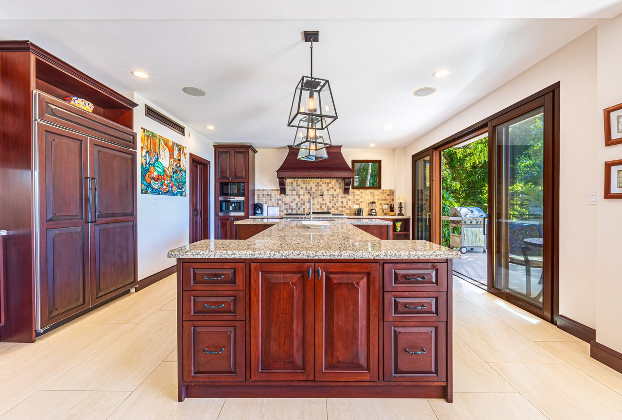 Nido Escondido, Playa Dominical