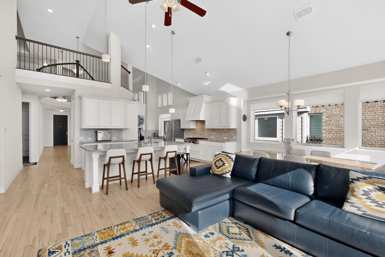 Gorgeous 2 story living room with navy couch, white kitchen in Irving Texas Homes for Sale.
