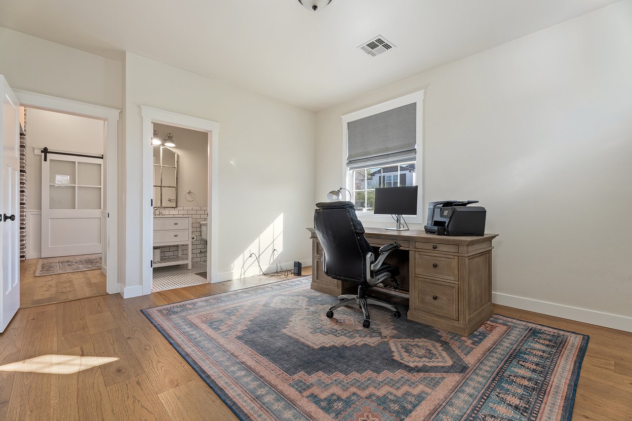 3838 E DEVONSHIRE Avenue