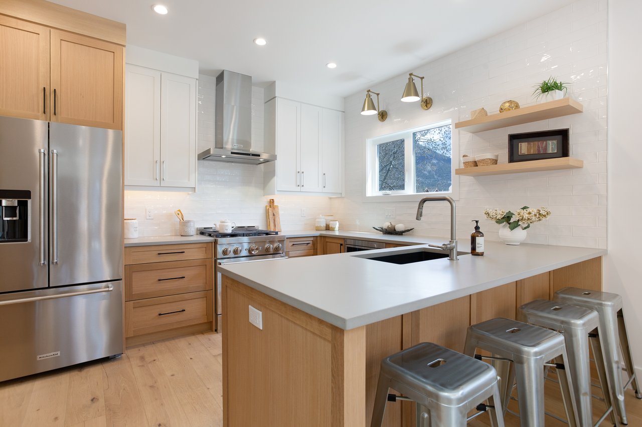 2(SE) - 833 6th Street