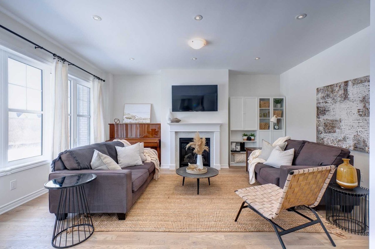 33 Bremner St