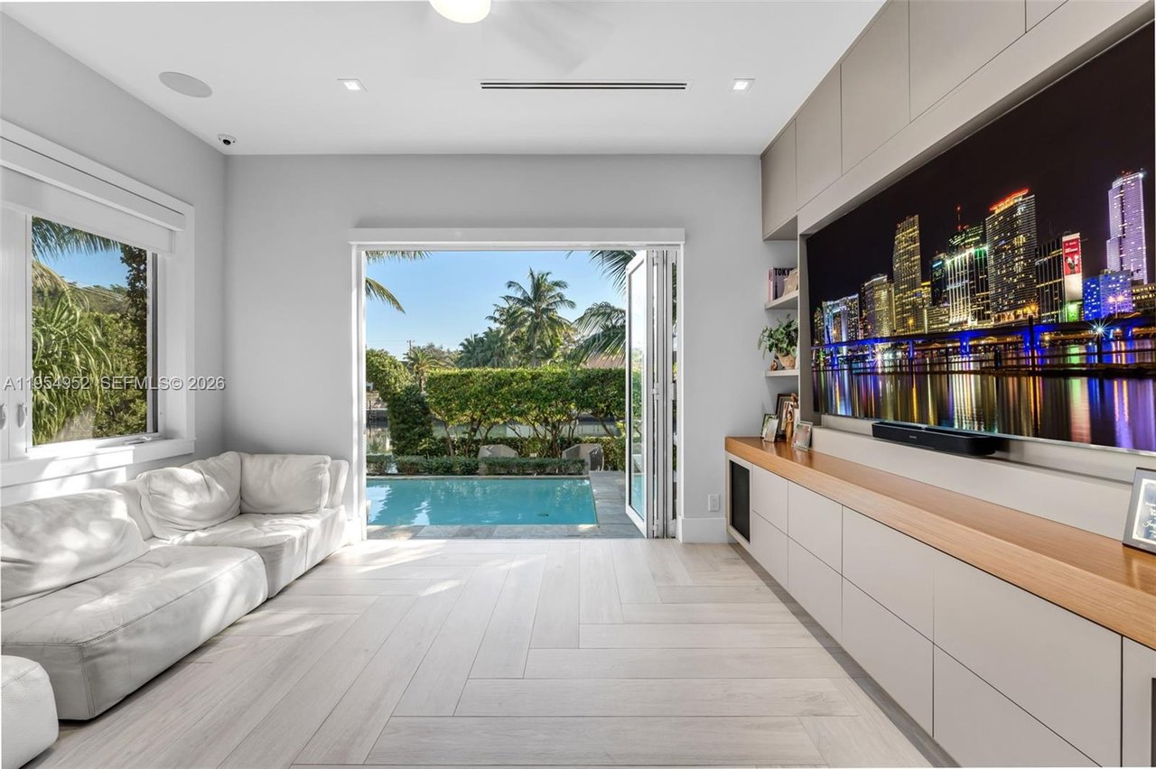 4819-university-drive-coral-gables-pool-home-sold-living-area