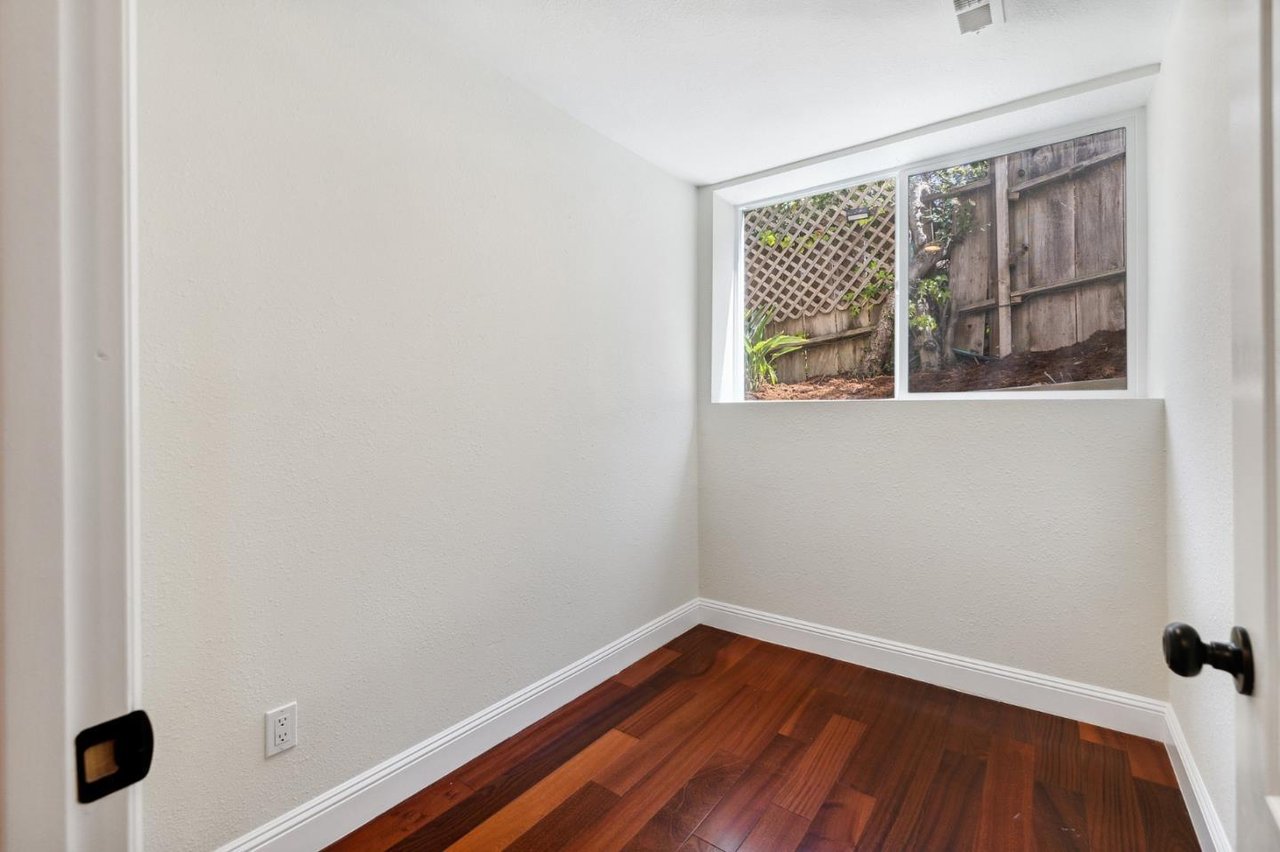 1829 Loyola Dr