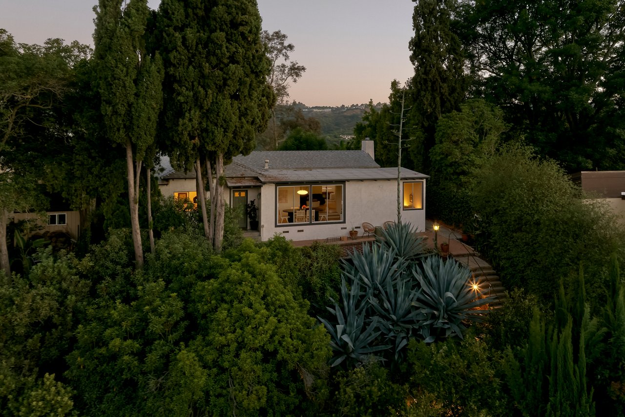 11764 Laurelcrest Drive in Studio City