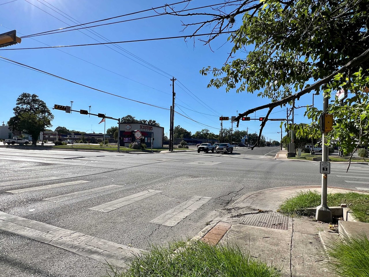 Sidney Baker & Jefferson- PRIME CORNER LOT in Kerrville 
