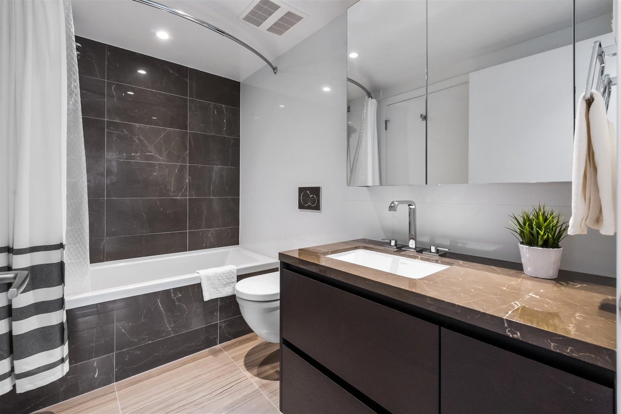 602-1561 W 57th Ave