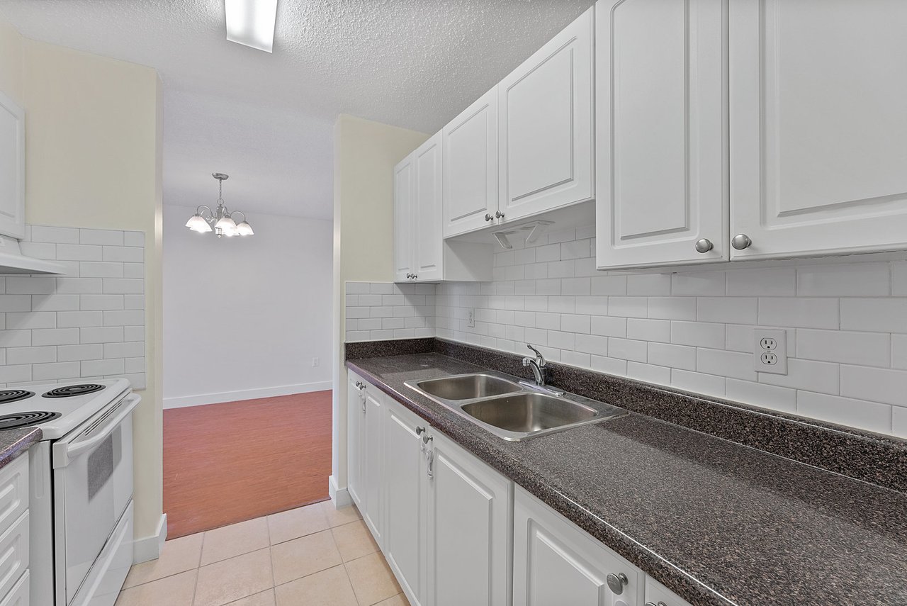 10330 Yonge Street W 707