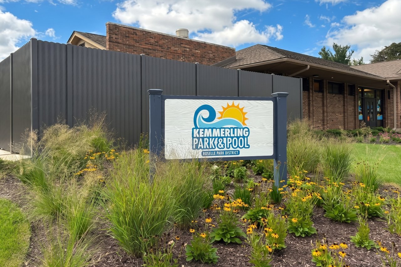 Kemmerling Park and Pool entrance sign in Roselle, IL, near 304 Crestwood Drive