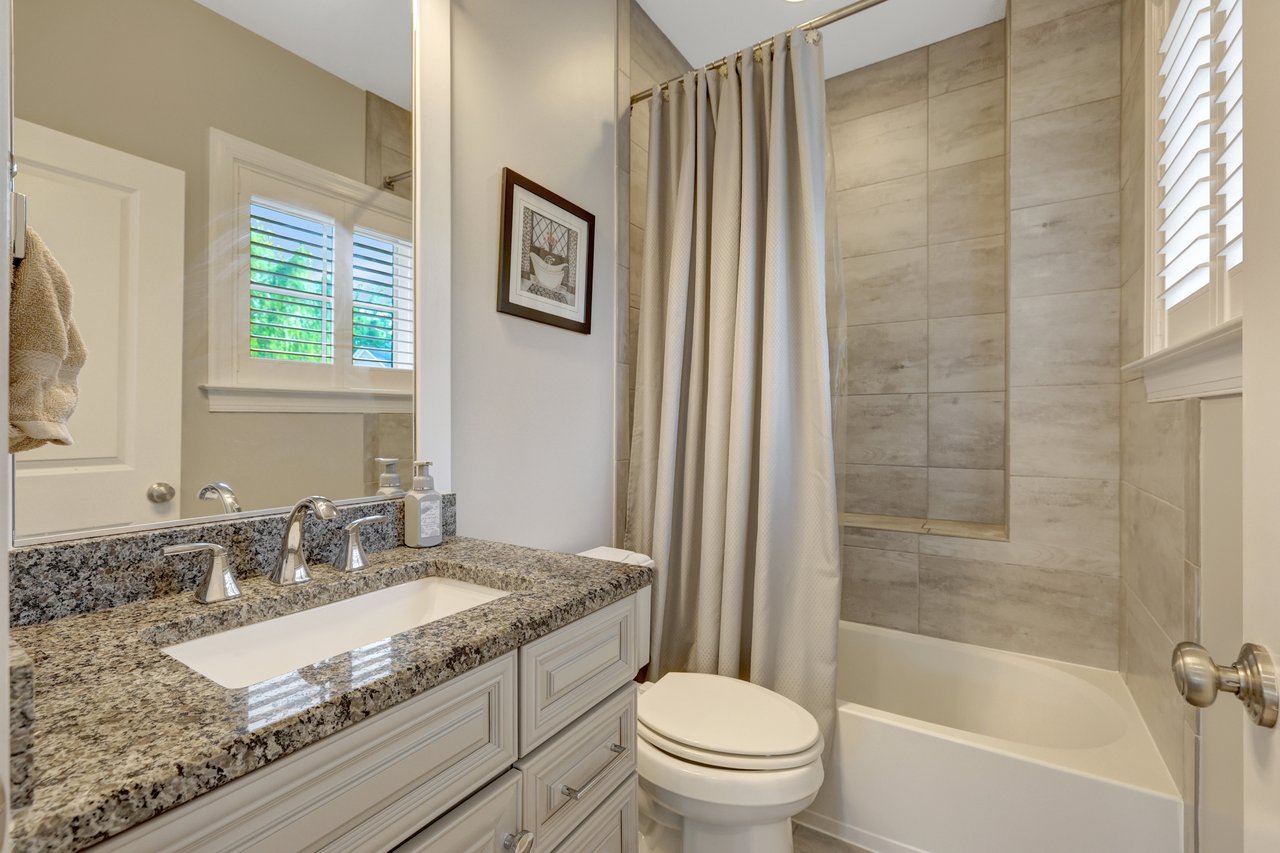 300 Jade Ct NW