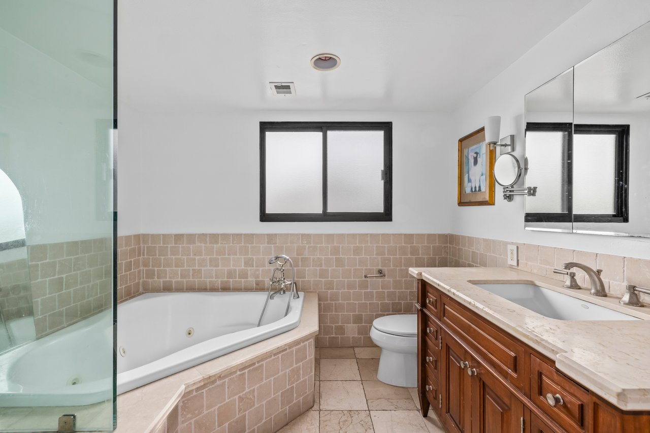2412 Ocean Ave Unit: 4