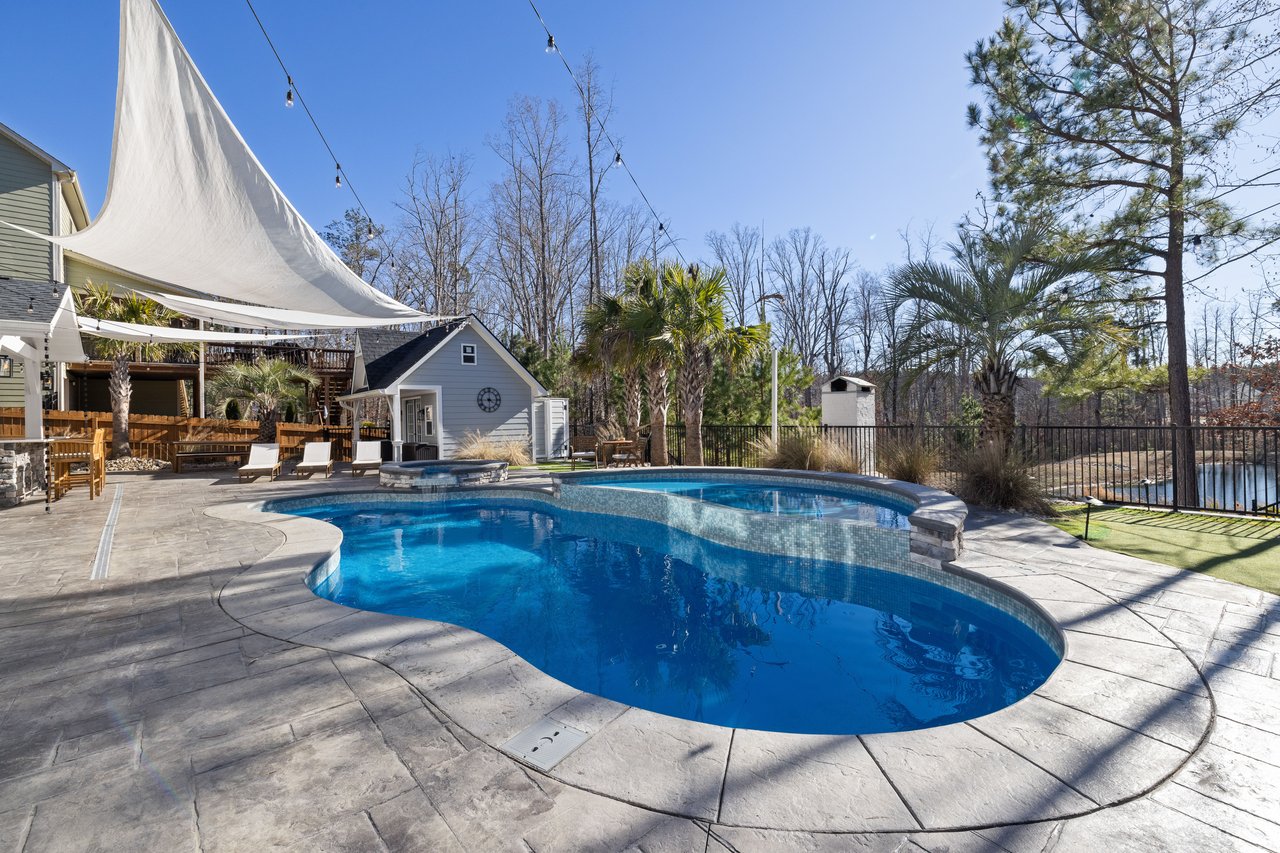 POOL CLEANING & MAINTENANCE