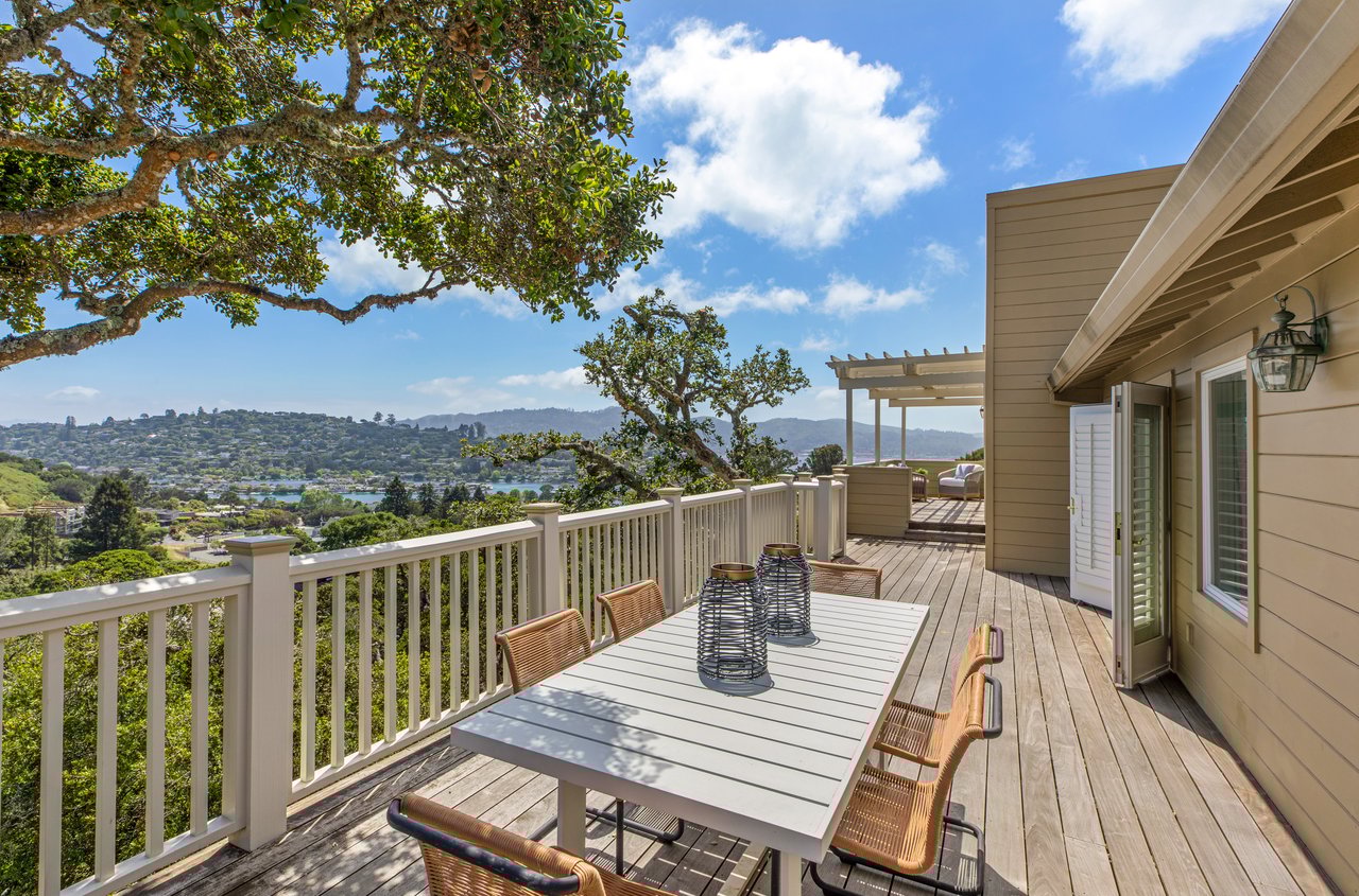 Picturesque and Private View Residence