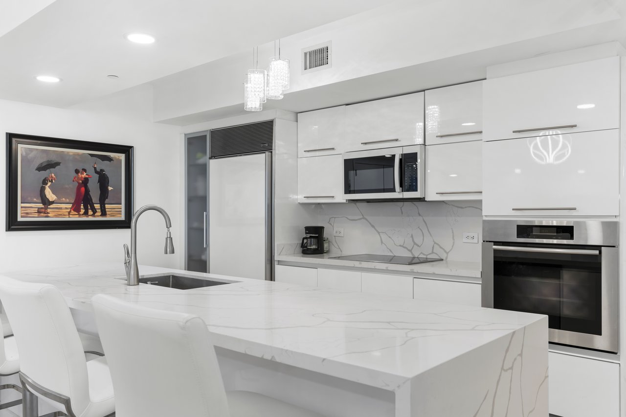 17201 Collins Ave # 3304