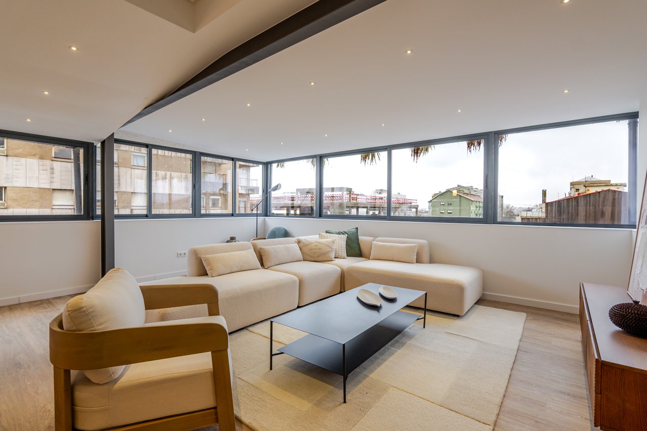 Renovated 3-Bedroom Apartment with 2 Bathrooms and Lift in Bonfim, Porto