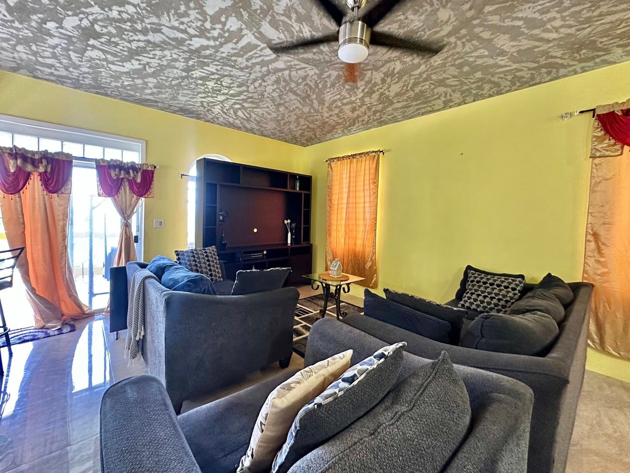 1047 Carrot Bay 3 Bedroom Apartment