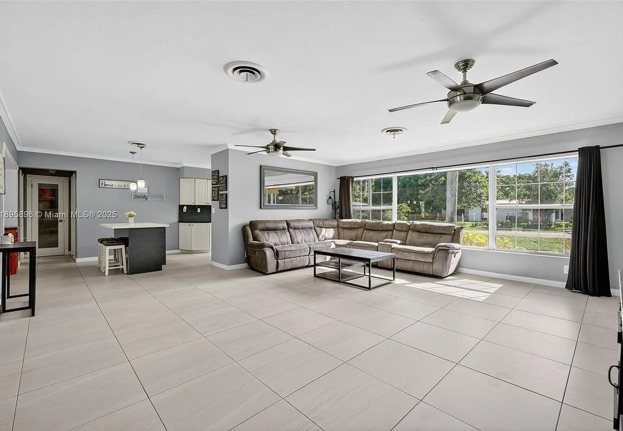 801 Holly Ln, Plantation