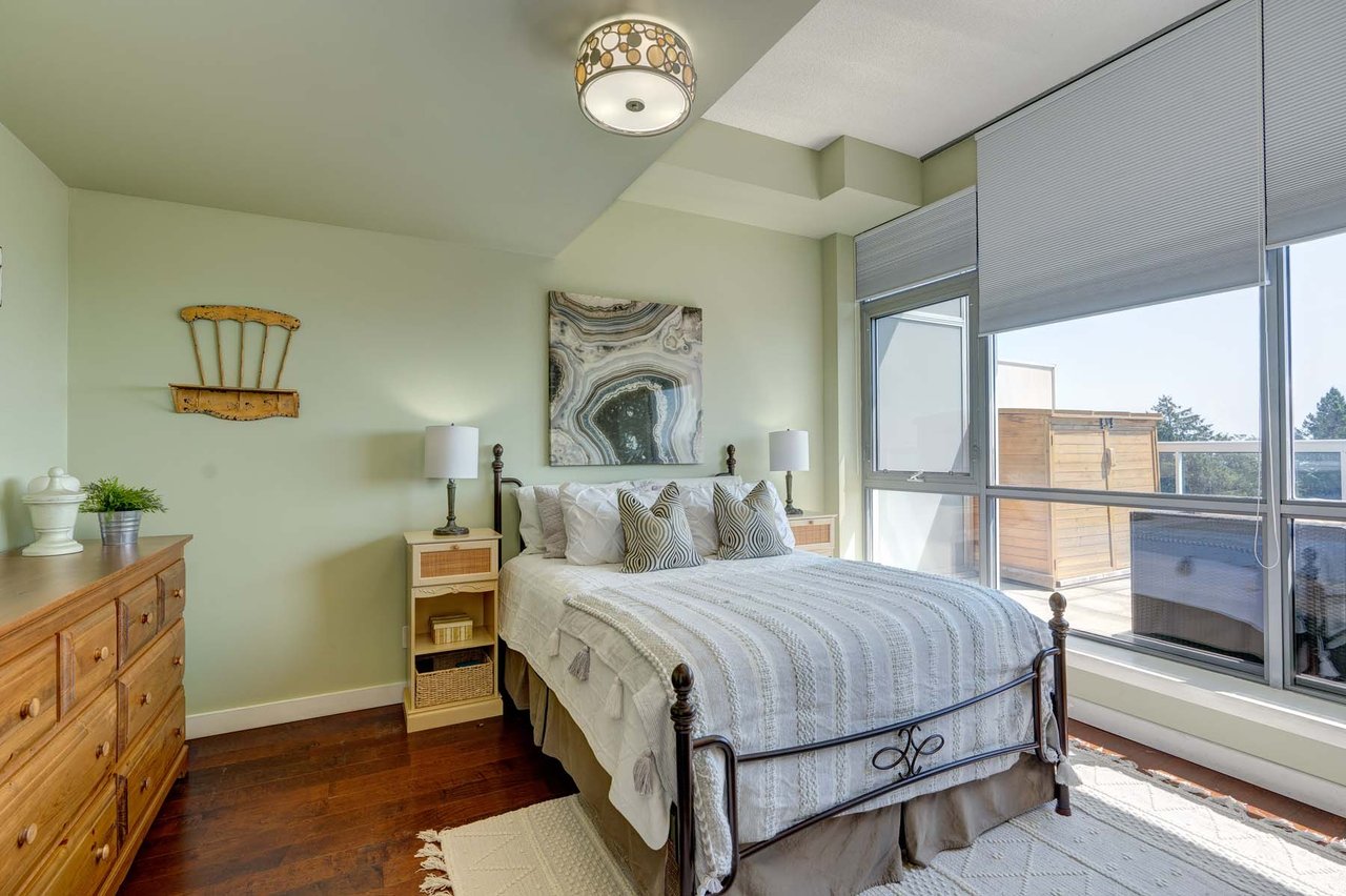 601 Kingston Rd, #602