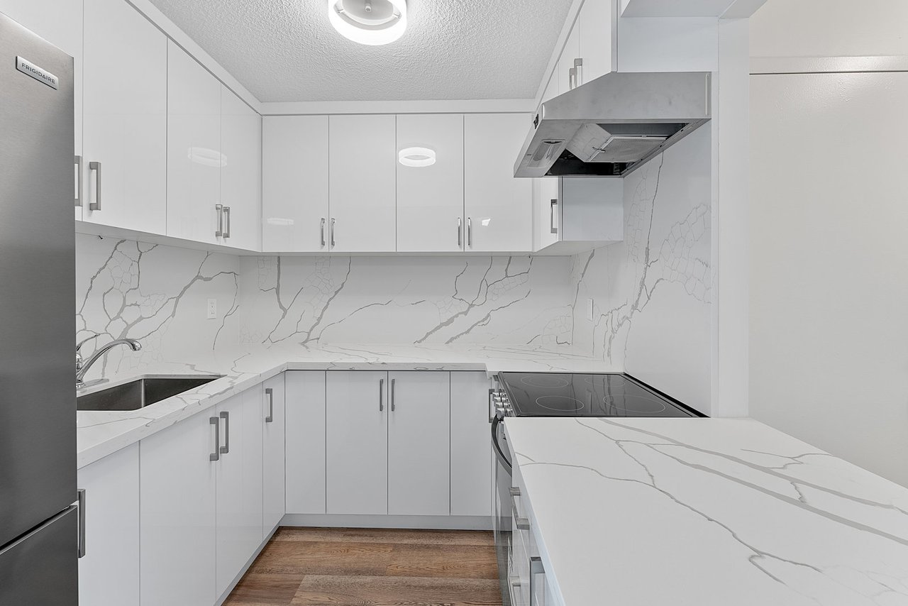 10330 Yonge Street W Unit: 404