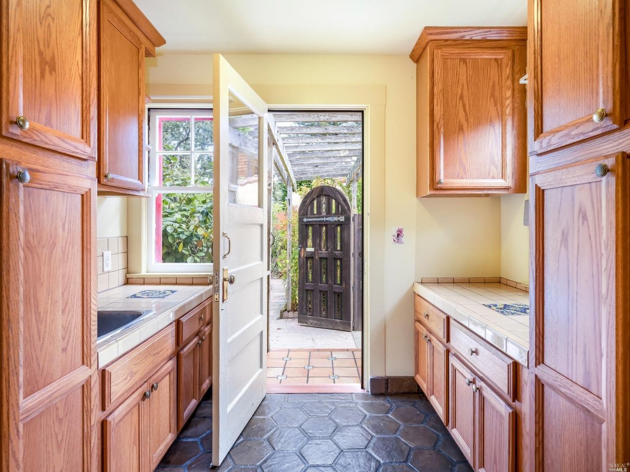 144 Magnolia Ave