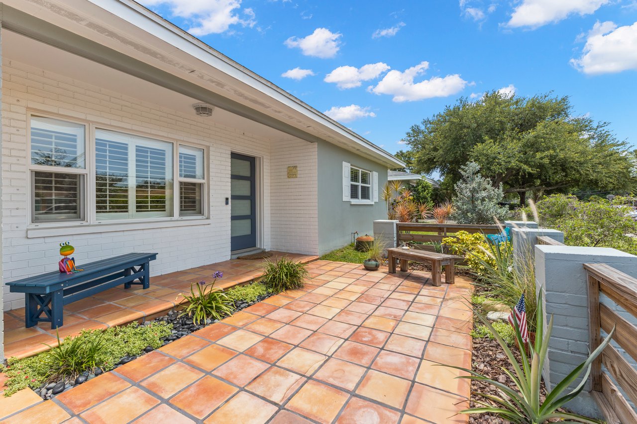 805 Wellington Dr 