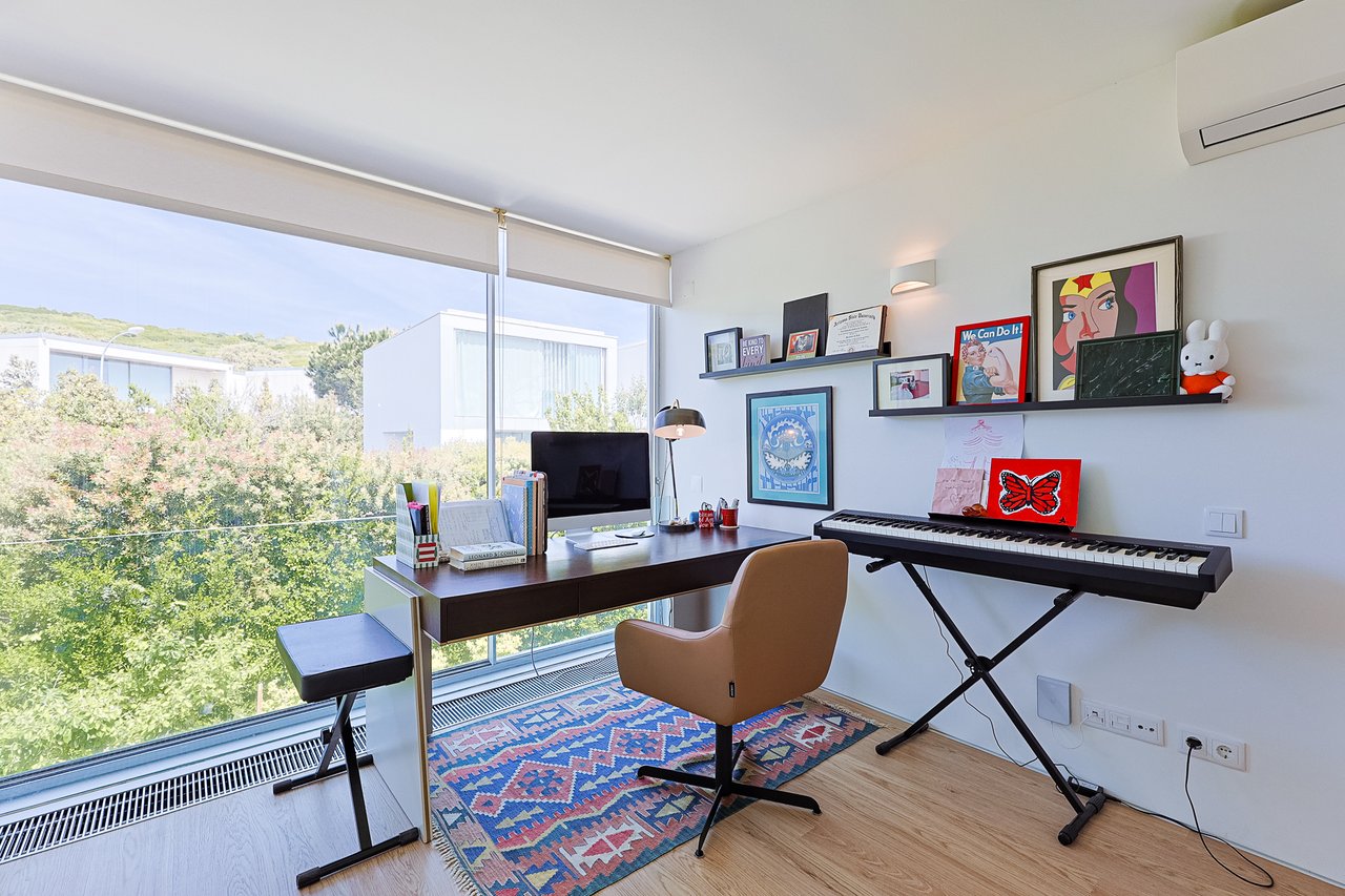 “The Green Villa” – Elegant Luxury Villa with Pool in Carnaxide, Oeiras