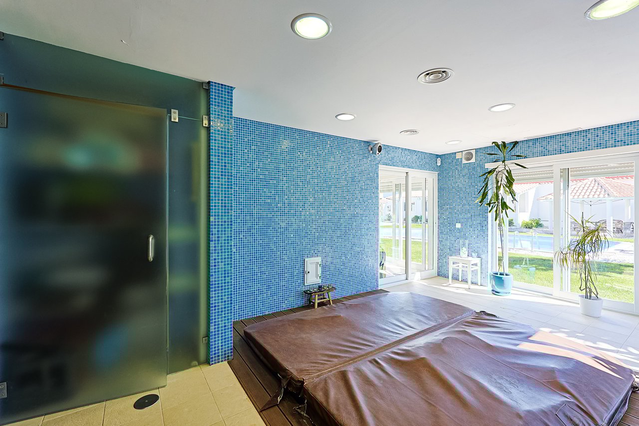 Exclusive 4,000 m² Estate in Azeitão with Tennis Court, Spa & Approved Development Project