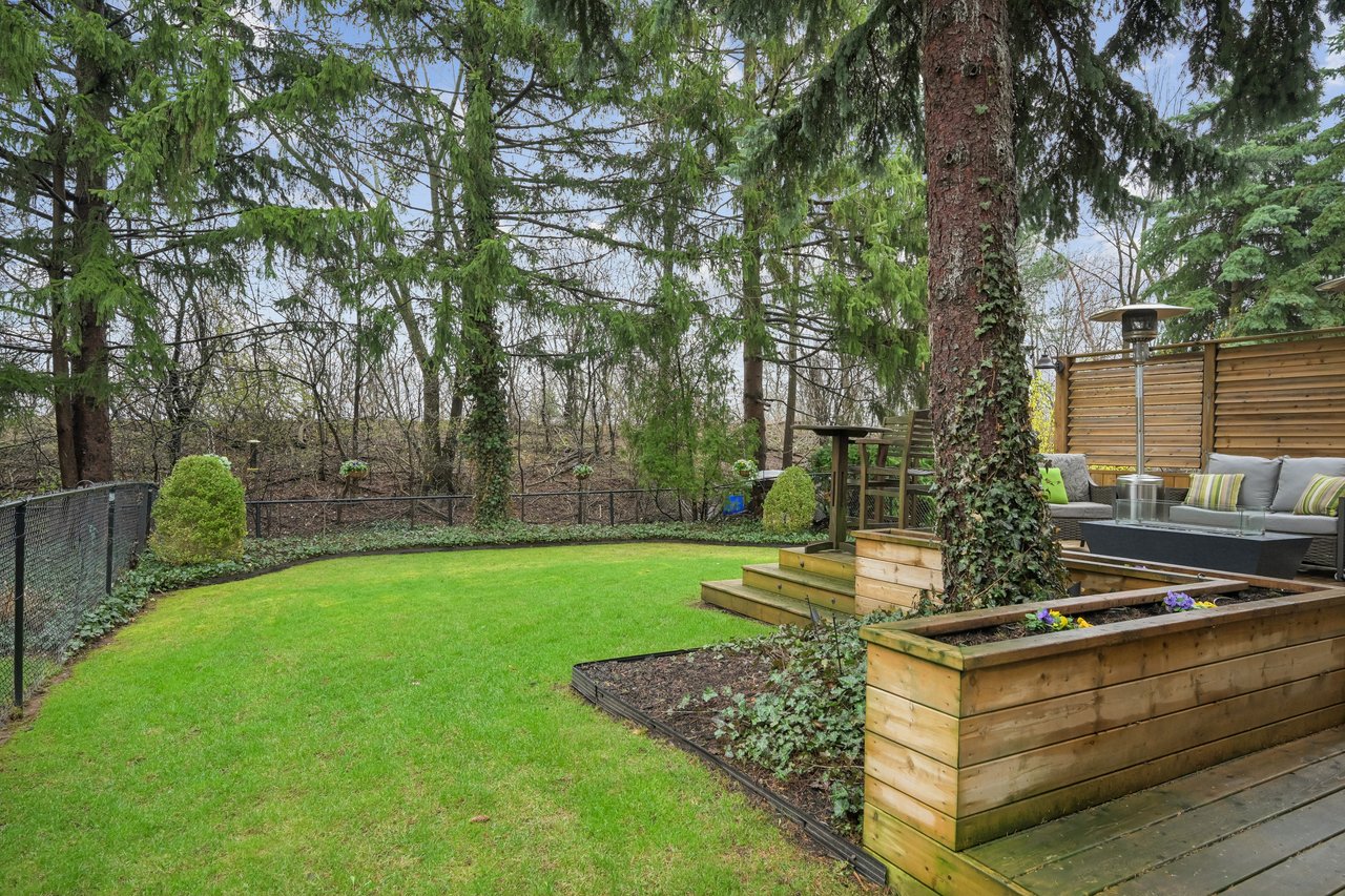 Ravine Living in Glen Abbey!