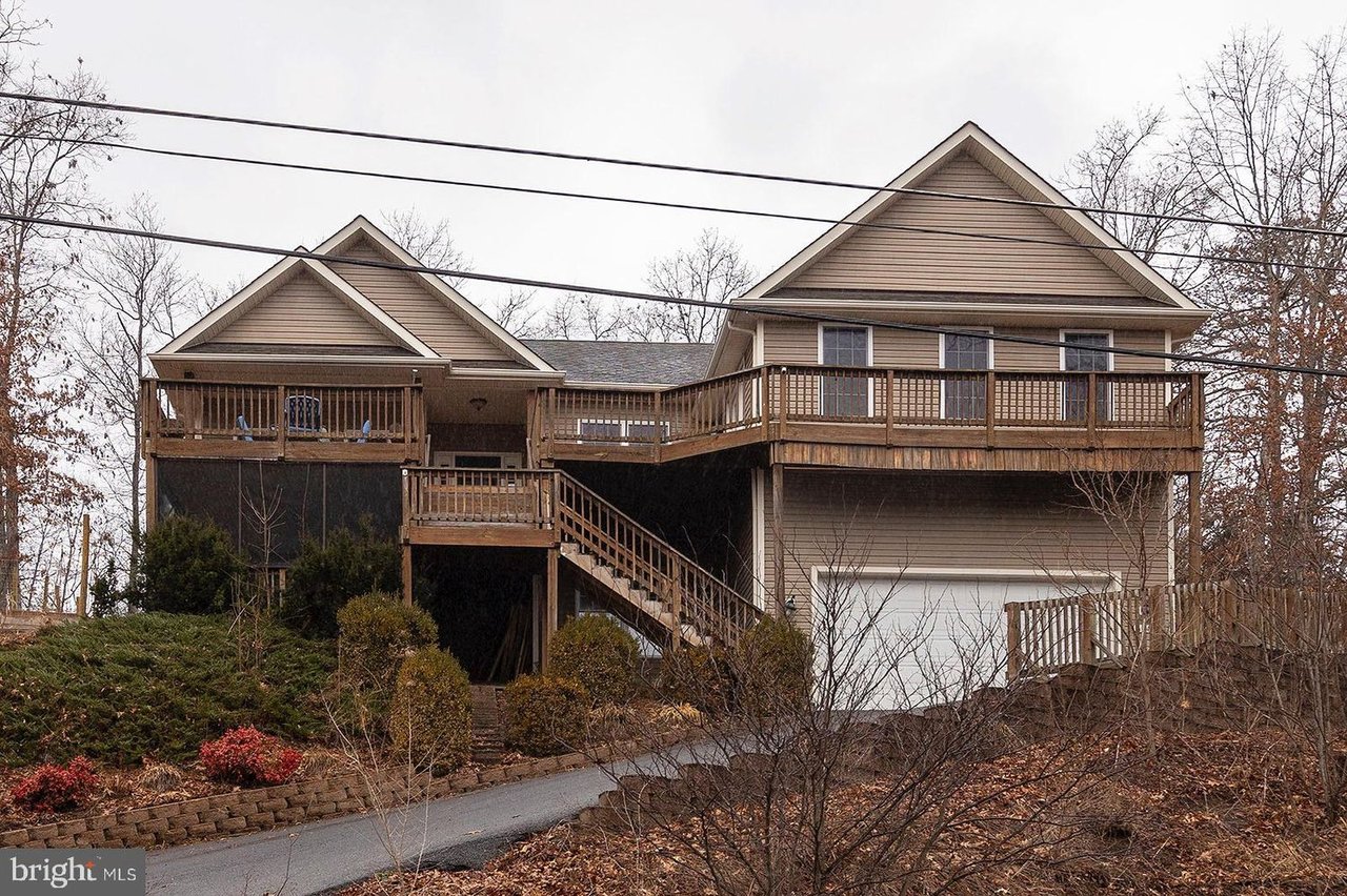 634 Lakeview Dr