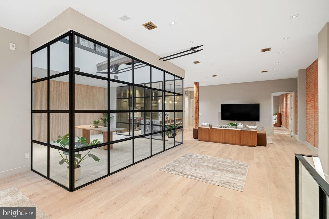 2017 Sansom St, Philadelphia, PA 19103