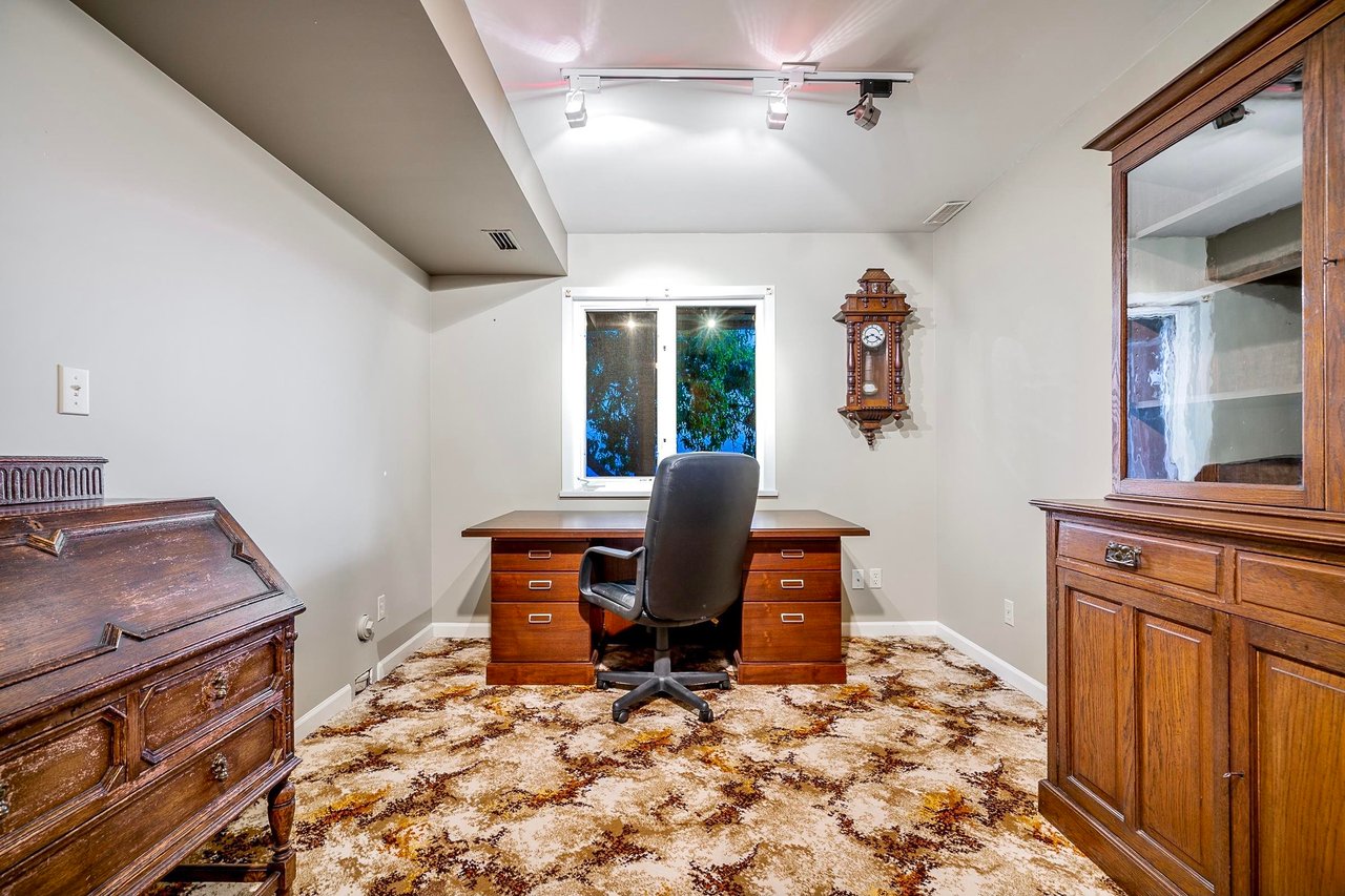 209 Rondoval Cres